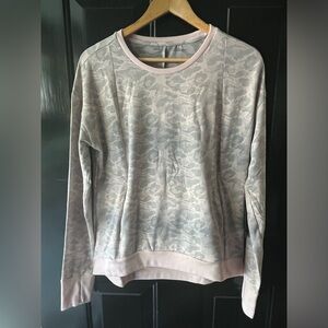 NWT Chase 54 Women’s Tranquil Animal Print Crew - Blush - Sz Medium